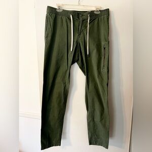 NWOT Vuori Ripstop DuraTerrat Pants in Lake green size Large